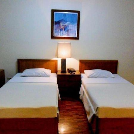 Amorsolo Mansion Hotel Manilla Buitenkant foto