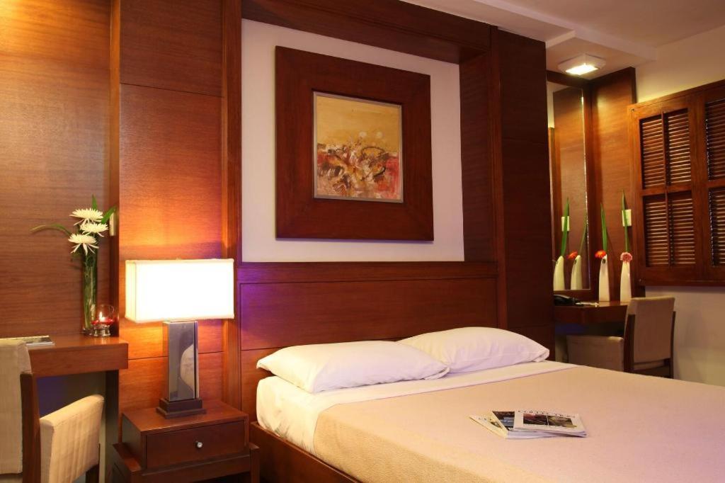 Amorsolo Mansion Hotel Manilla Buitenkant foto