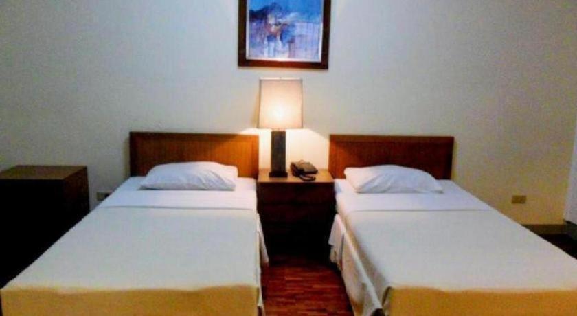 Amorsolo Mansion Hotel Manilla Buitenkant foto