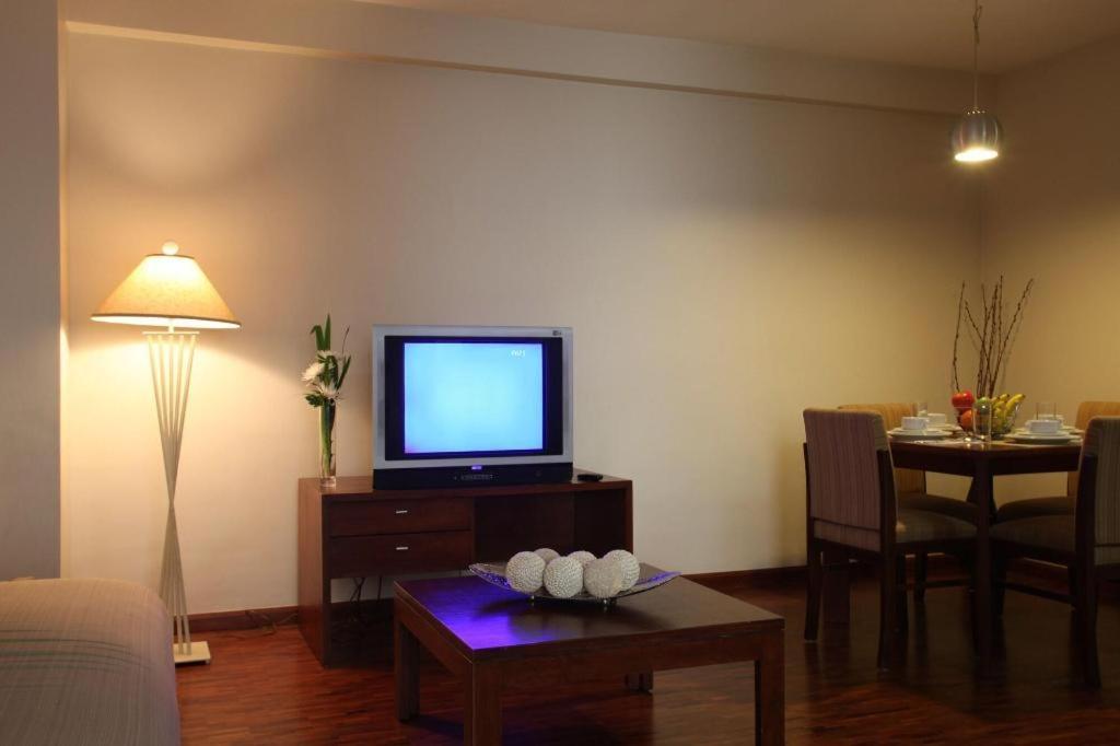 Amorsolo Mansion Hotel Manilla Buitenkant foto
